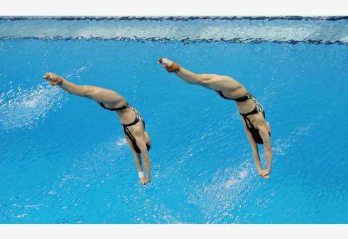 华体会-25日看点：跳水举重冲击冠军 郎门女将初试身手